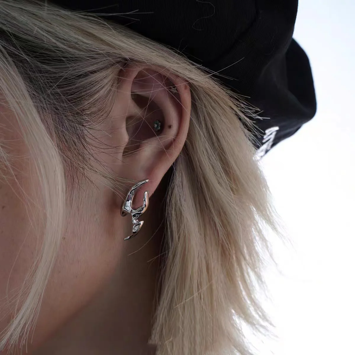 Eterna Earrings - Image 3