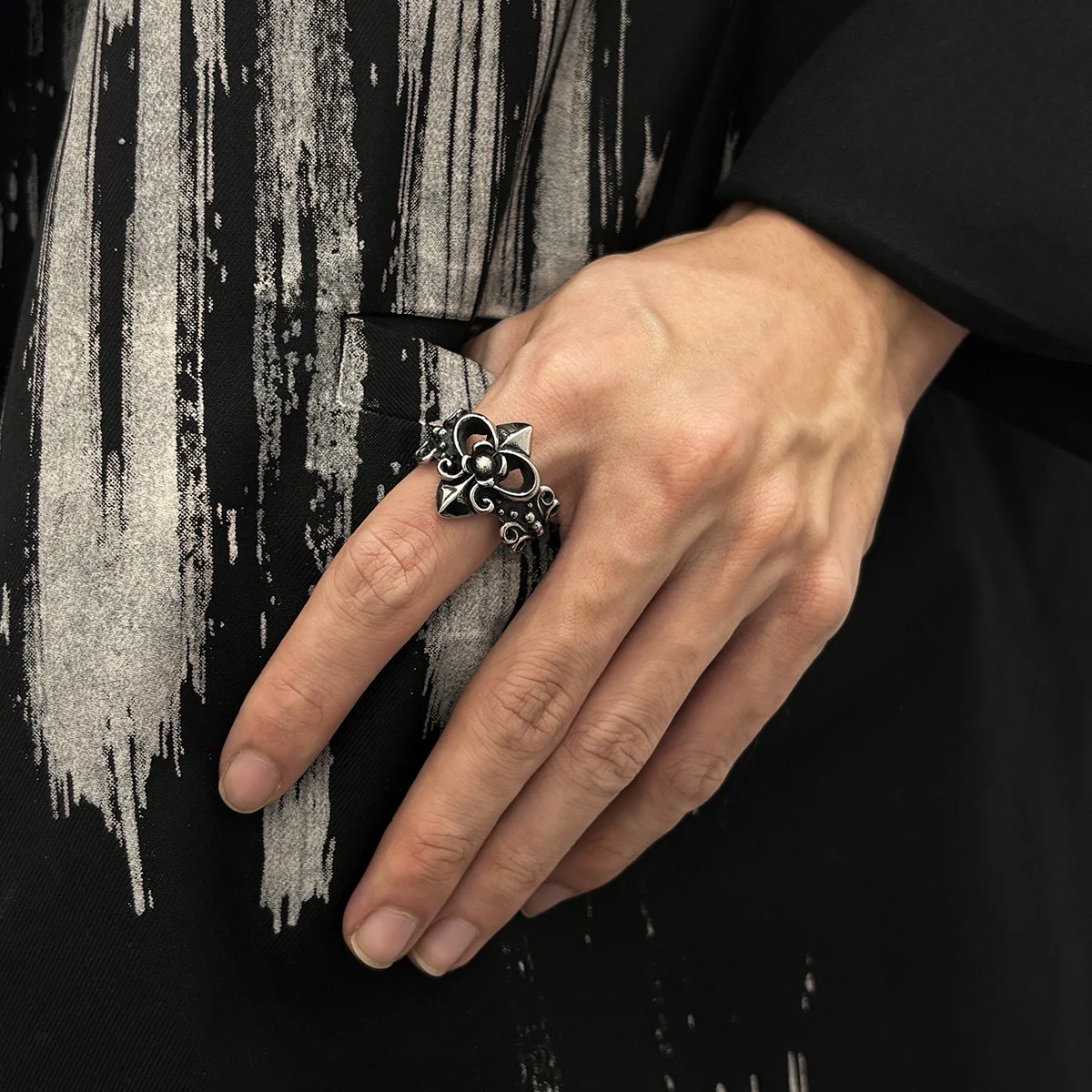 Fleur De Lis Ring - Image 3