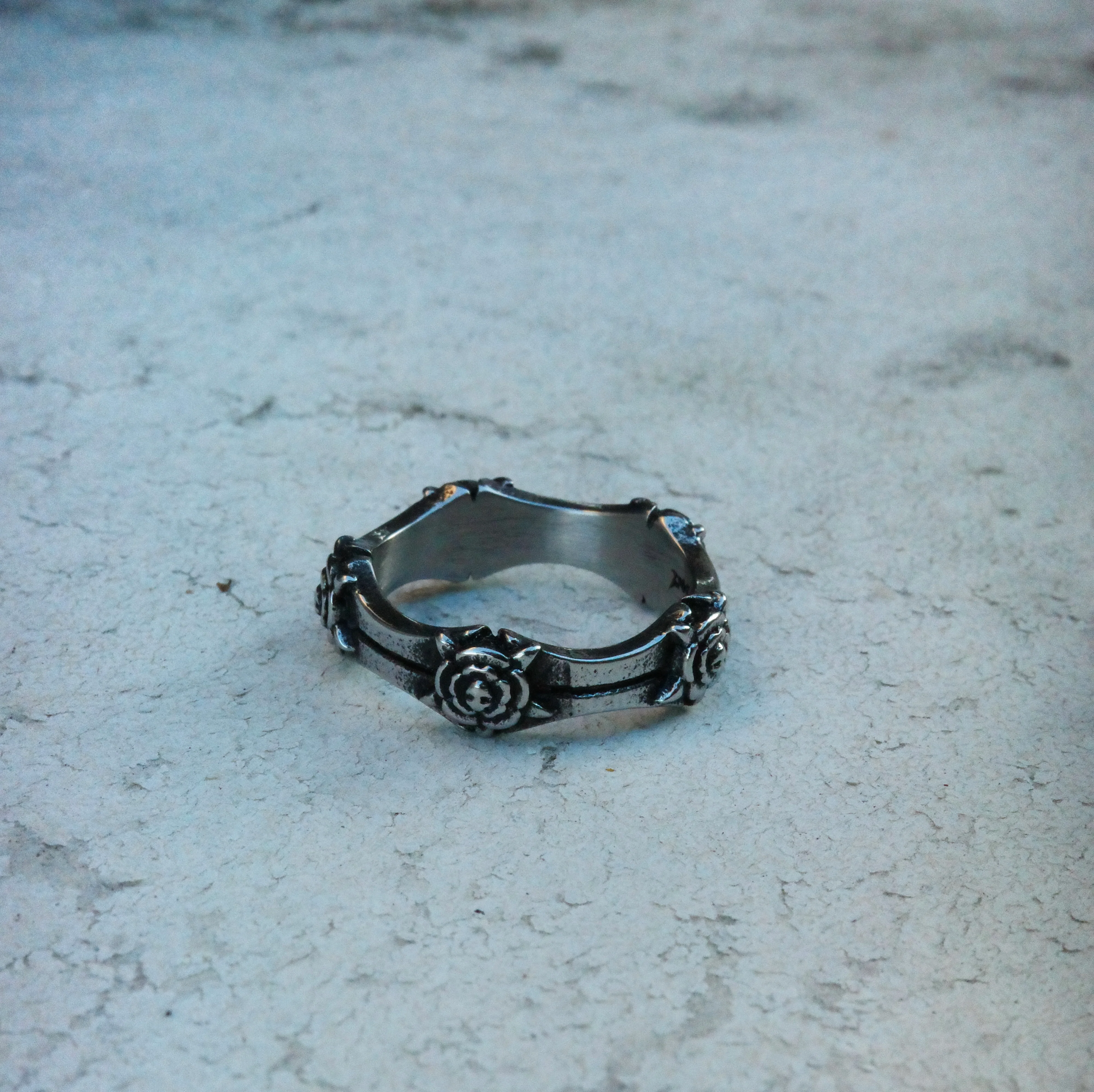 Fleur Noire Ring - Image 4